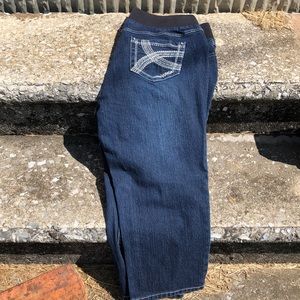First Kicks denim crop maternity jean